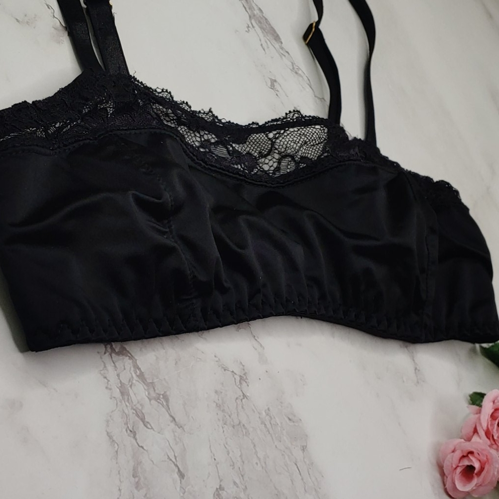 🌿Urban outfitters🌿 vintage style bra - Picture 2 of 6